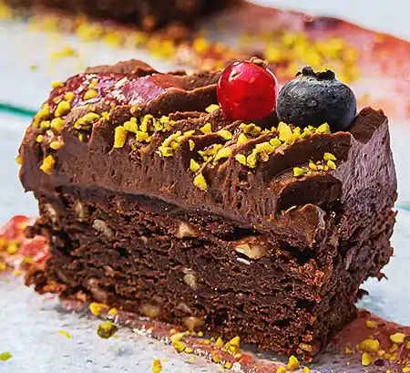 Brownie mit Schokomousse.