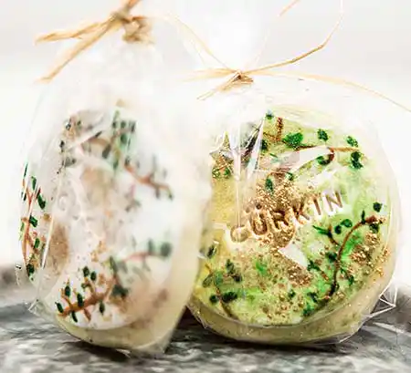 Cookies in Plastikverpackung.