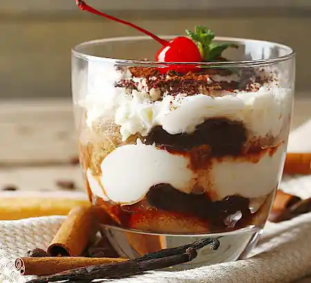 Glas mit Espresso-Crème.