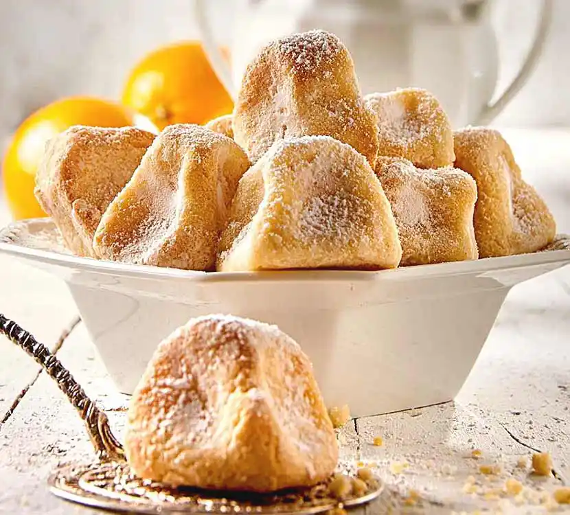 Schüssel mit italienischem Gebäck.