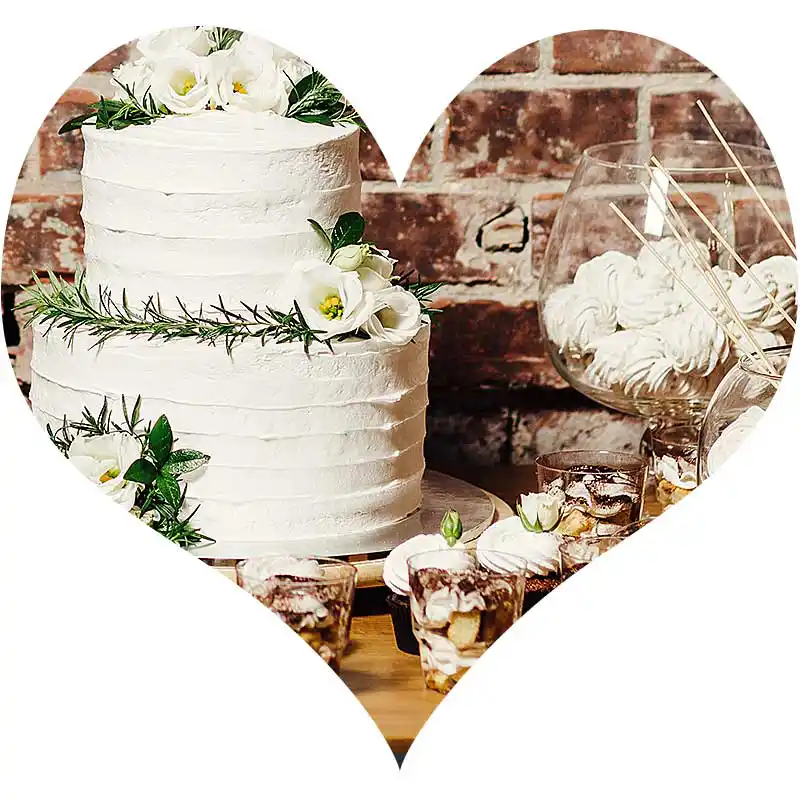Sweet Table mit Hochzeitstorte.