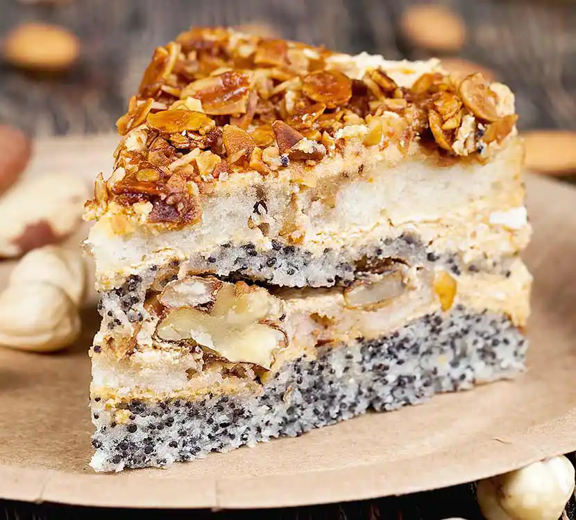 Teller mit Mohnkuchen.