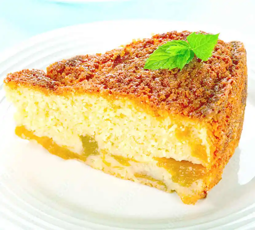 Stück Pfirsich-Rührkuchen.