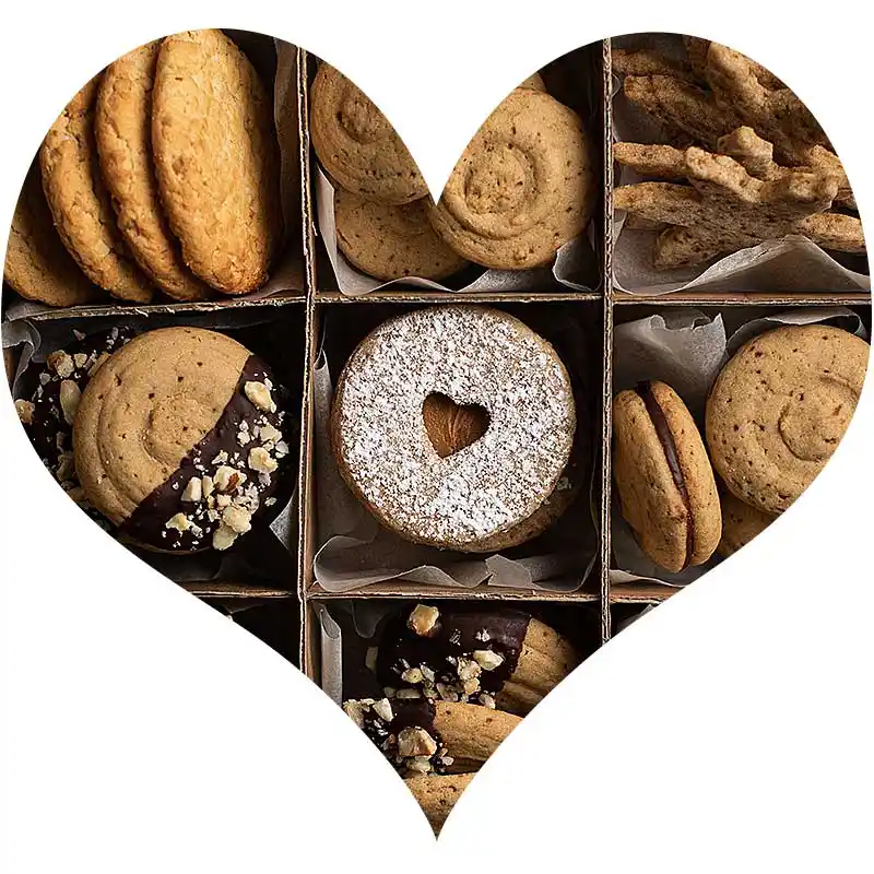 Schachtel mit Cookies und Plätzchen